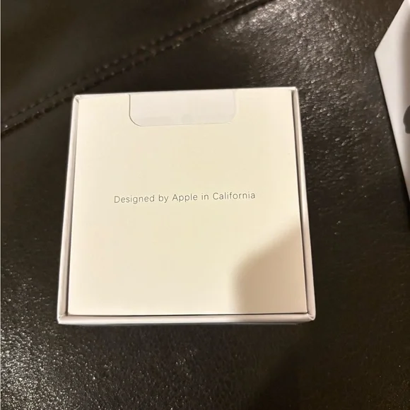 White Wireless Earbuds (gen 4)